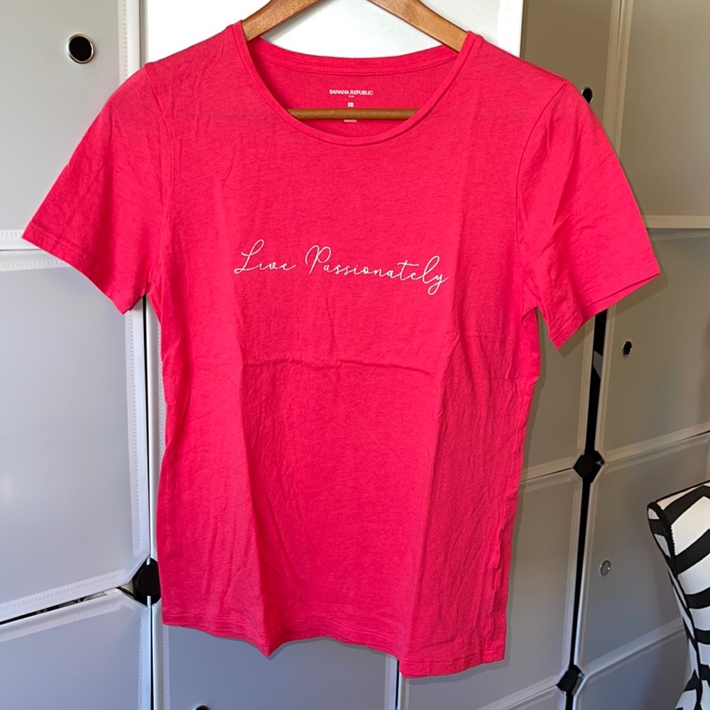 Banana Republic Pinky/Red Tee